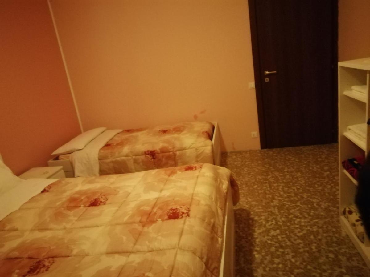 Aeroporto Room Azzano San Paolo Exterior foto